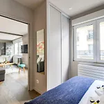 Refurbished Flat In Rue Cardinet, Sleeps 4 By Guestready