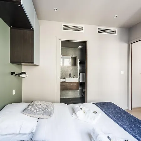 Apartment Refurbished Flat In Rue Cardinet, Sleeps 4 By Guestready