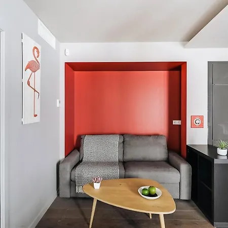 Refurbished Flat In Rue Cardinet, Sleeps 4 By Guestready *