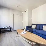 Refurbished Flat In Rue Cardinet, Sleeps 4 By Guestready
