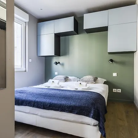 Appartamento Refurbished Flat In Rue Cardinet, Sleeps 4 By Guestready Parigi