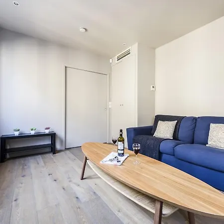 Refurbished Flat In Rue Cardinet, Sleeps 4 By Guestready Appartamento Parigi