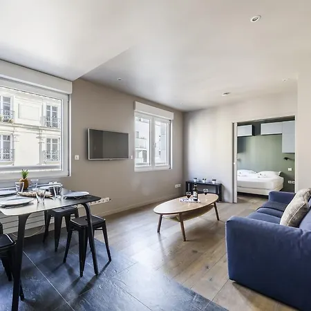 Appartamento Refurbished Flat In Rue Cardinet, Sleeps 4 By Guestready Parigi