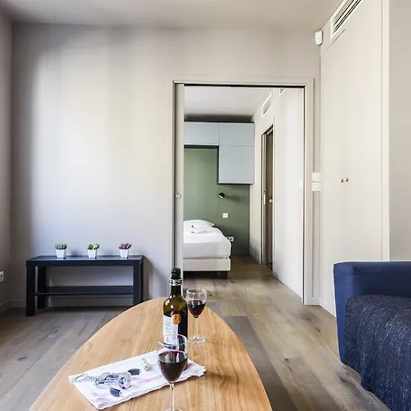 Refurbished Flat In Rue Cardinet, Sleeps 4 By Guestready