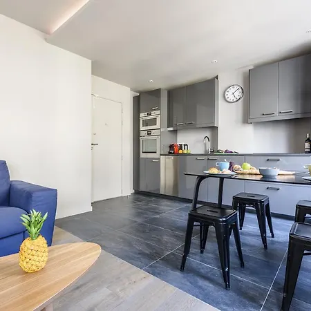 Refurbished Flat In Rue Cardinet, Sleeps 4 By Guestready Appartamento Parigi