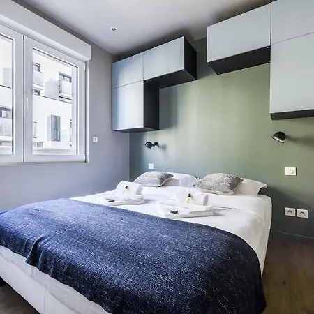 Refurbished Flat In Rue Cardinet, Sleeps 4 By Guestready Appartamento