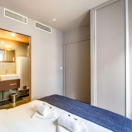 Refurbished Flat In Rue Cardinet, Sleeps 4 By Guestready Appartamento *